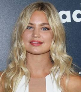 jennifer akerman height